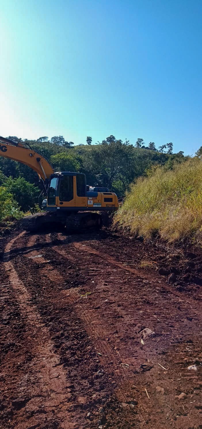 Melhorias na estrada da comunidade do Xaxim no Assentamento 8 de Abril