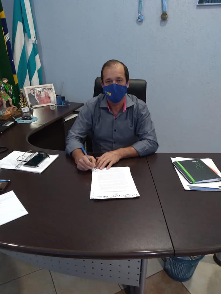 Prefeito José Roberto Furlan assina a Minuta em aquisição as vacinas a Covid 19 junto a Frente Na