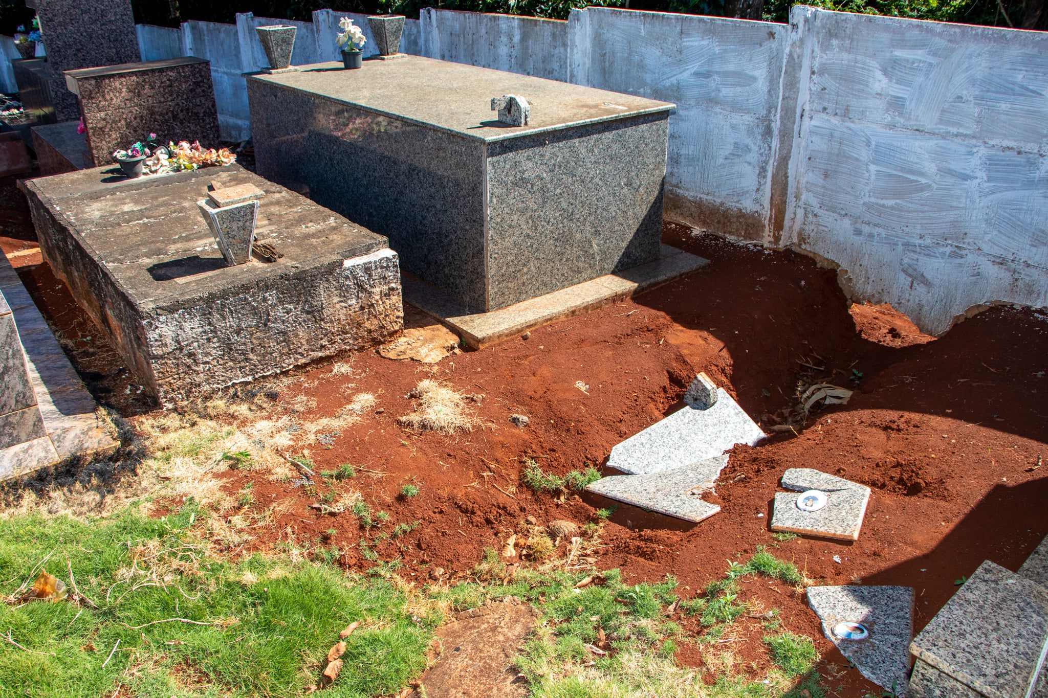 DEPREDAÇÃO NO CEMITÉRIO MUNICIPAL DE JARDIM ALEGRE