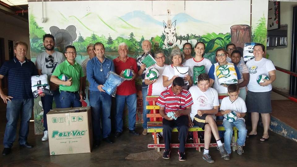 Entrega de Materiais Esportivos