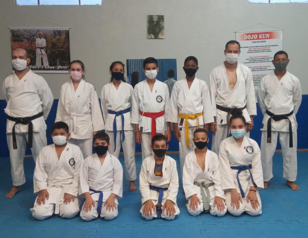 PROJETO KARATÊ JARDIM ALEGE REALIZA EXAME DE FAIXA CINZA A LARANJA