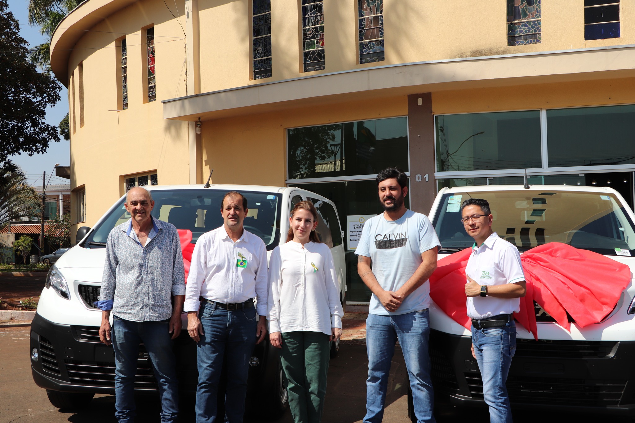 Município de Jardim Alegre recebe duas novas Vans
