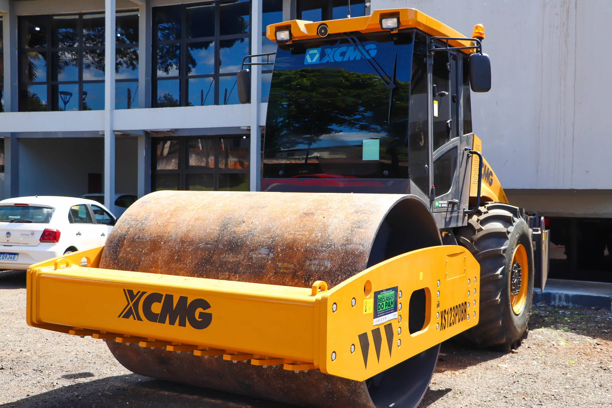 Aquisição de uma Máquina Rolo Compactador