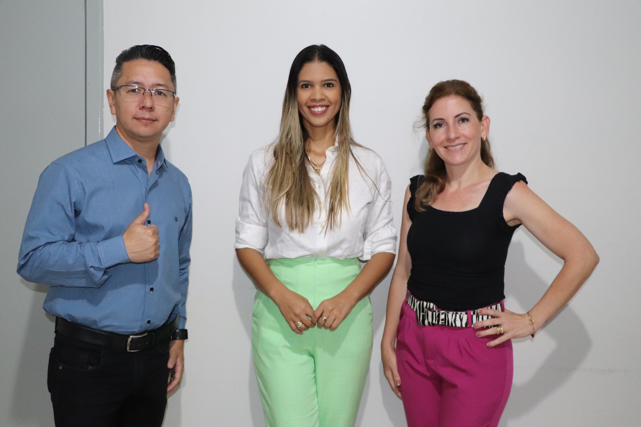 GINECOLOGISTA E CIRURGIÃ OBSTETRA, DRª KRYZIA RODRIGUES CARVALHO!