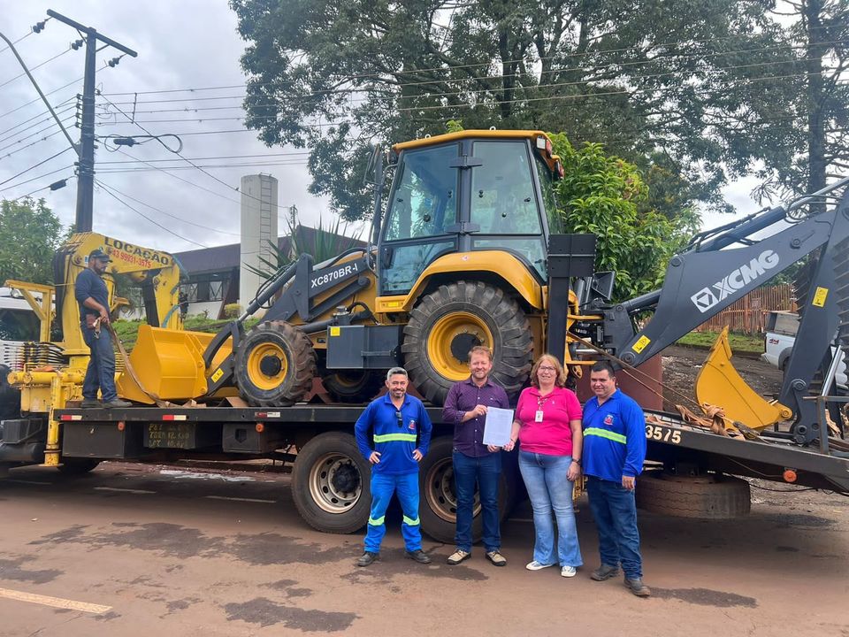 RETROESCAVADEIRA - MAQUINÁRIO ENTREGUE PARA JARDIM ALEGRE ATRAVÉS DA SEAB
