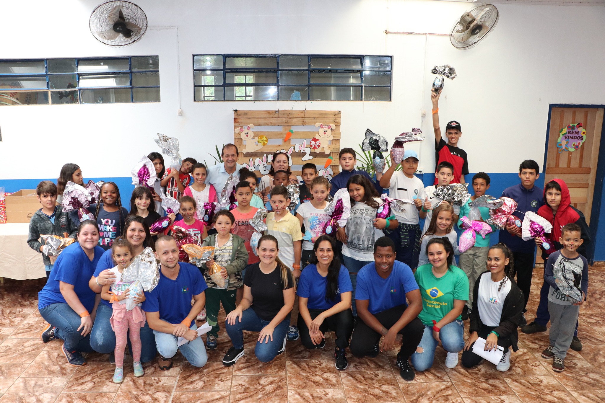 ENTREGA DE CHOCOLATES PARA AS CRIANÇAS DOS SERVIÇOS SOCIAIS!
