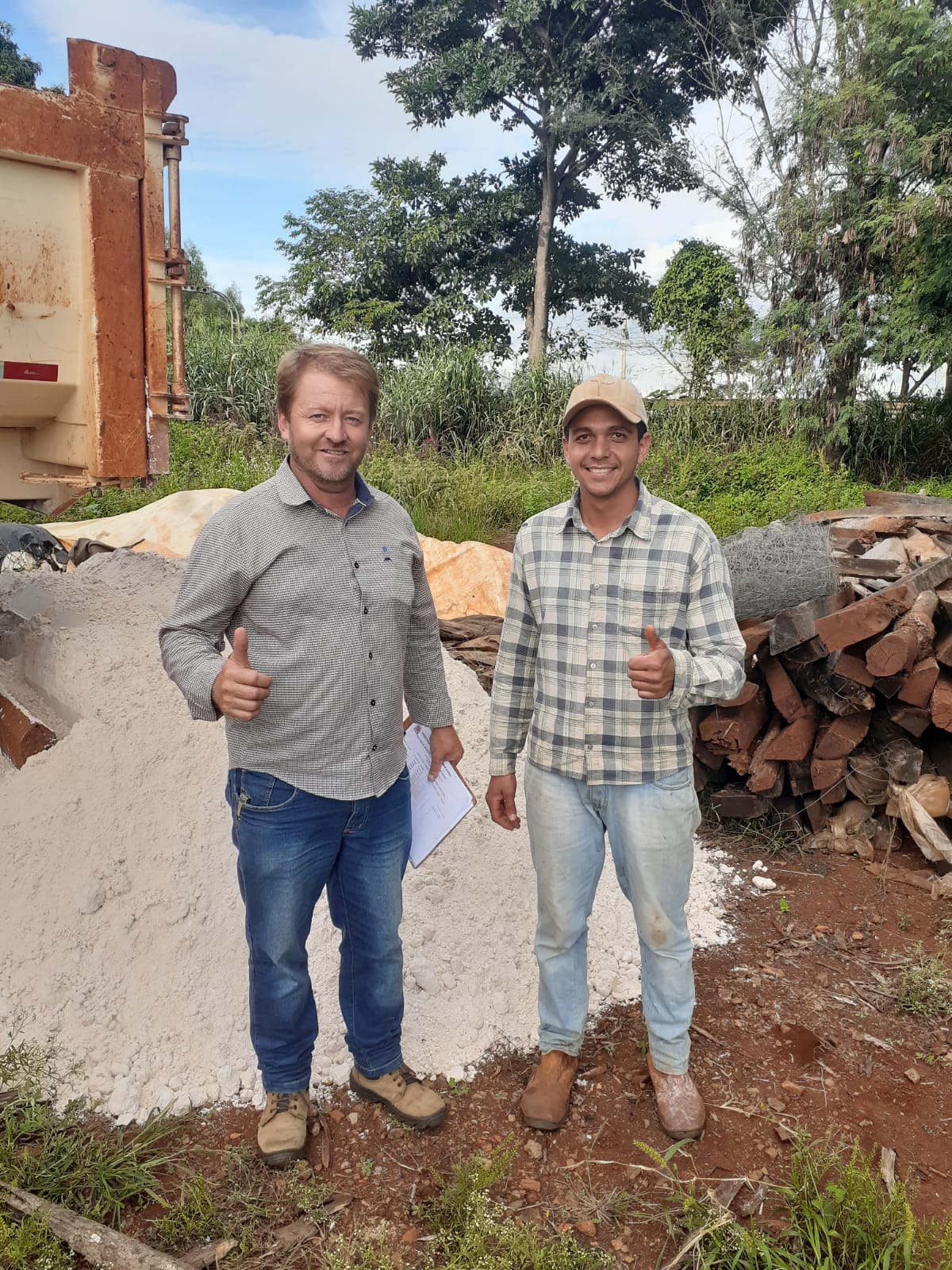 ENTREGA DE CALCÁRIO AOS CAFEICULTORES DE JARDIM ALEGRE!