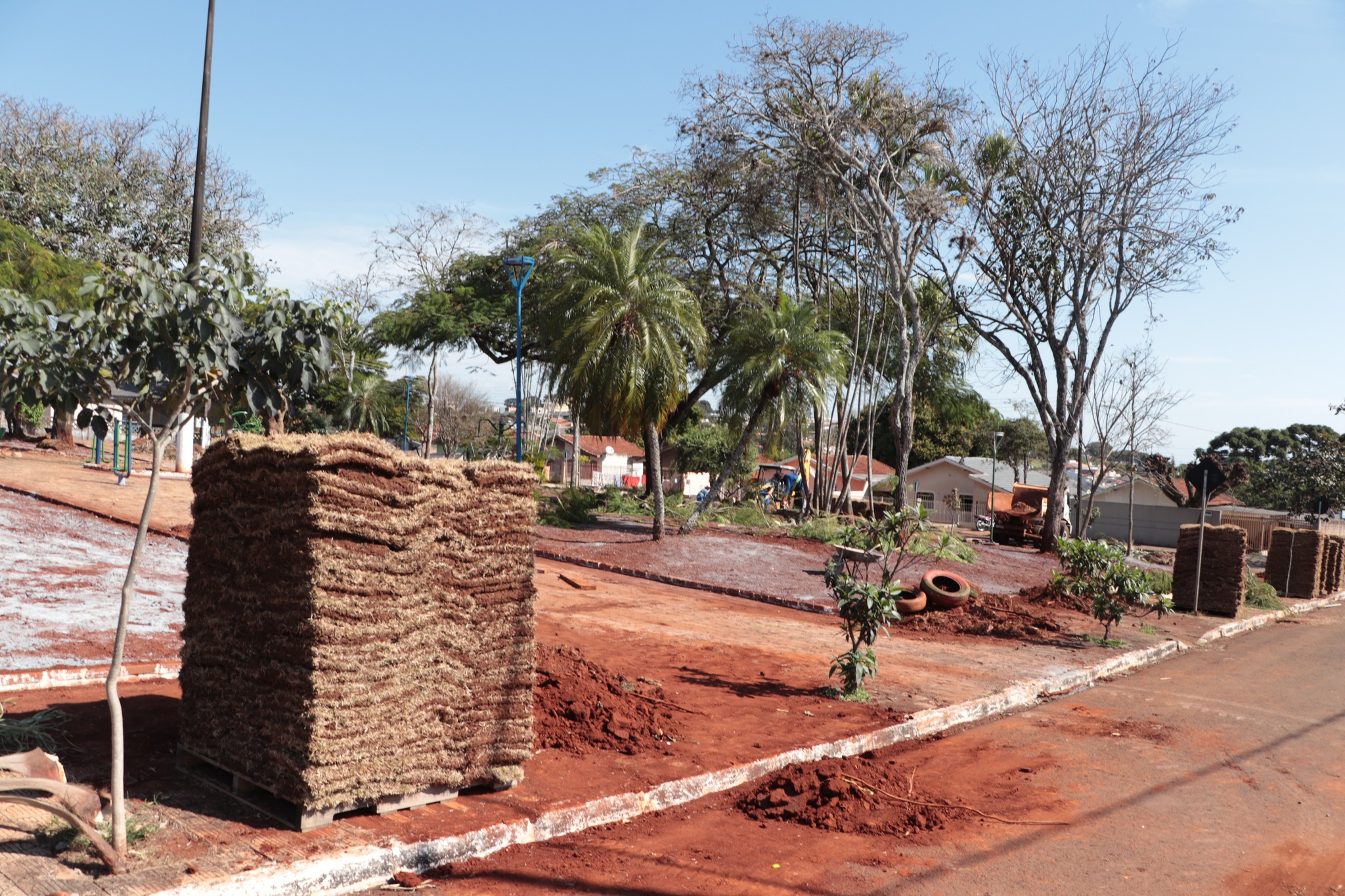 TROCA DE GRAMA E REVITALIZAÇÃO DA PRAÇA FRIDOLIN BARBIST ✅