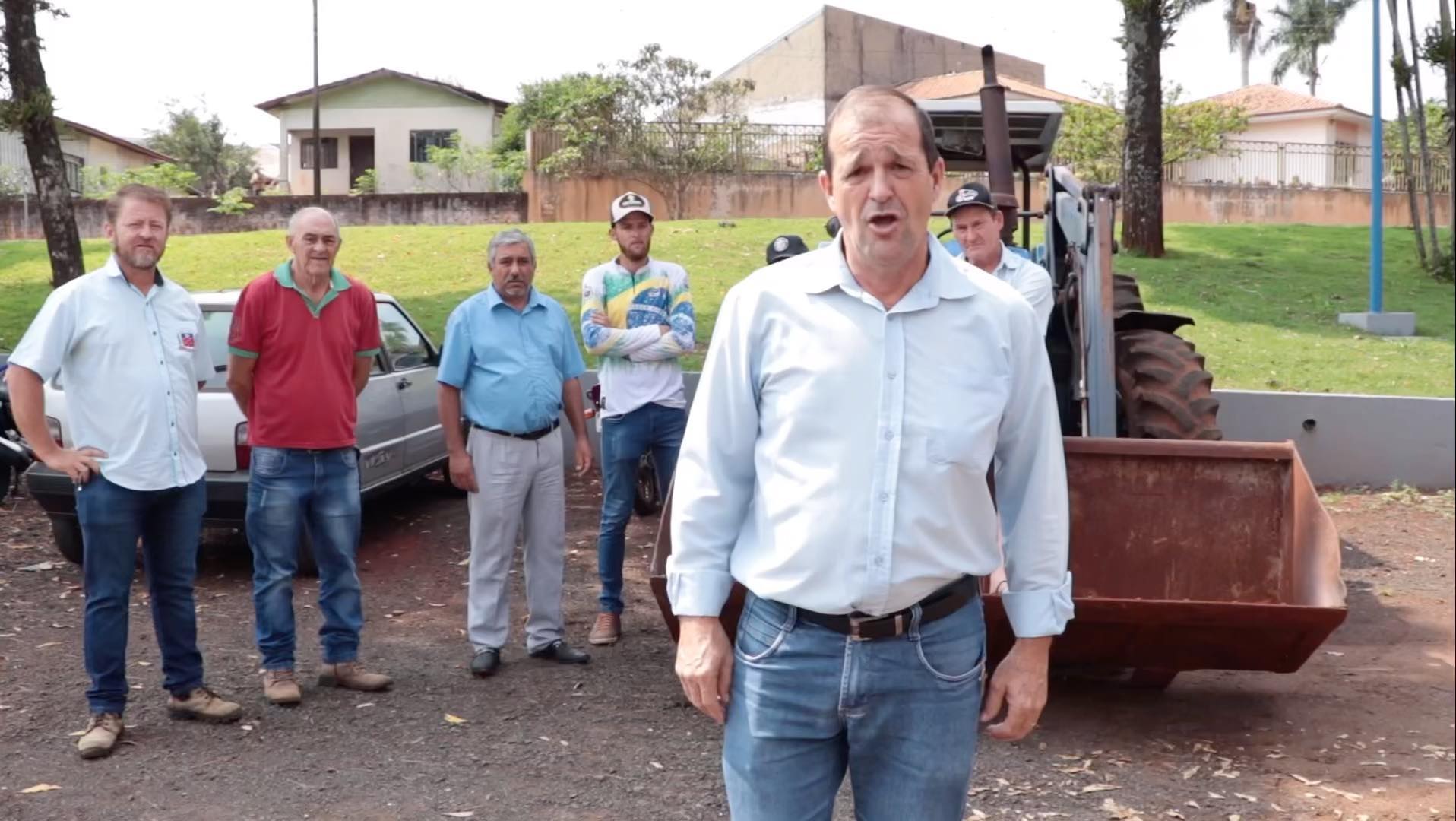 Prefeitura de Jardim Alegre concede o uso de um trator à comunidade Santa Terezinha do Assentamento