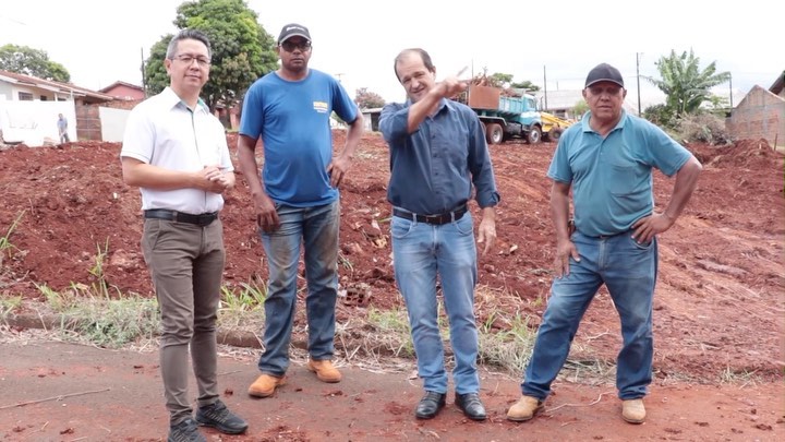 Obras de construção de mais uma praça pública