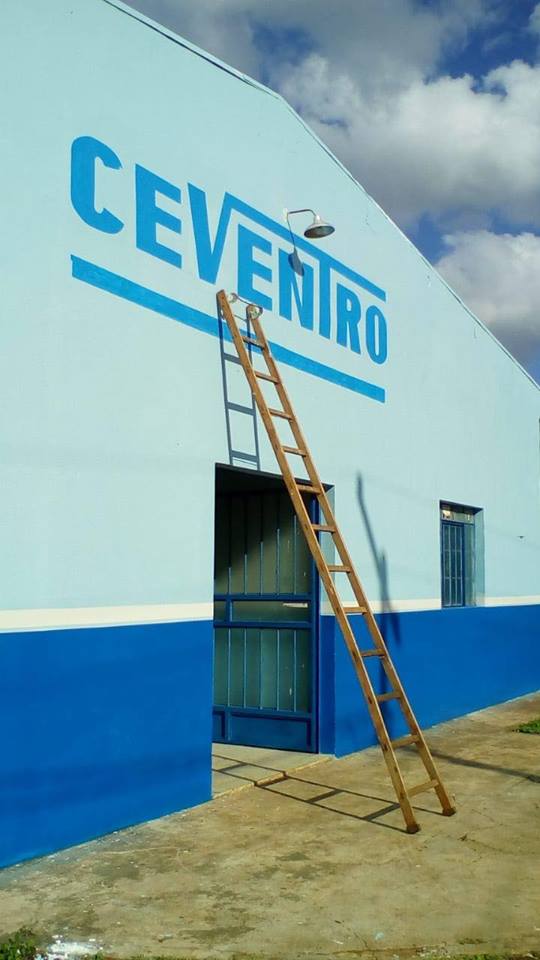 Reforma do centro de eventos ao lado da Secretaria de Educação