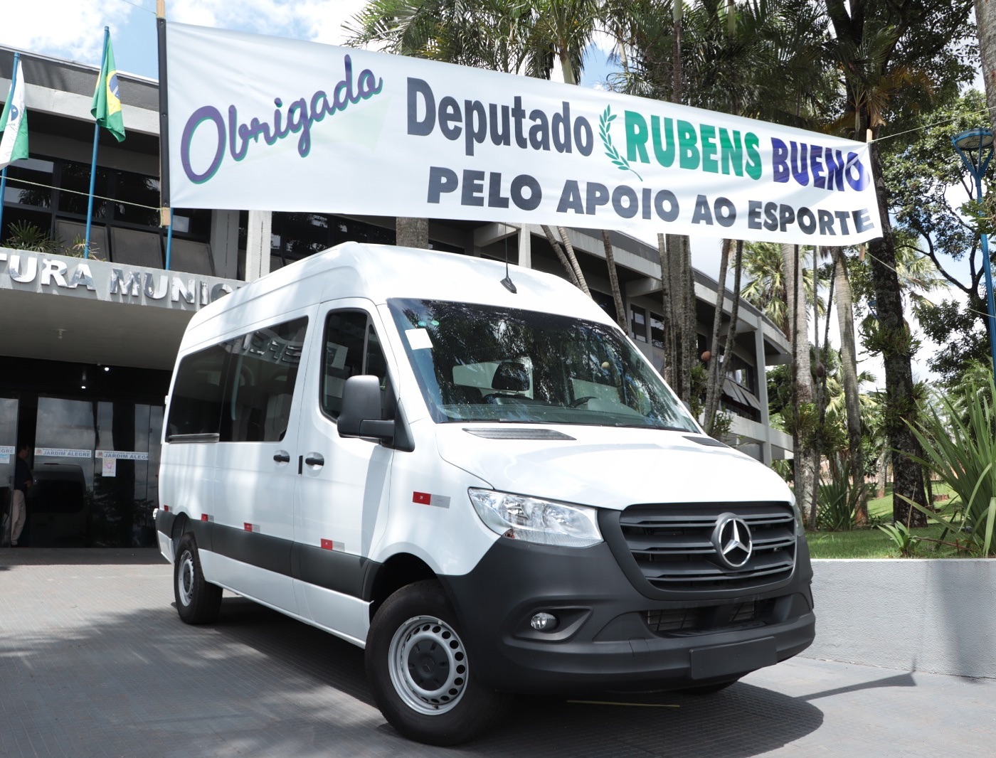 NOVO VEÍCULO VAN PARA O ESPORTE