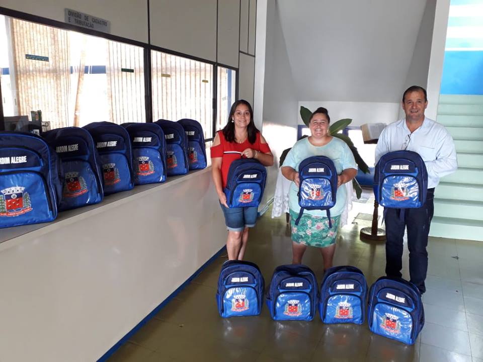 ALUNOS DA REDE MUNICIPAL DE JARDIM ALEGRE, RECEBERÃO MOCHILAS ESCOLARES EM 2019.