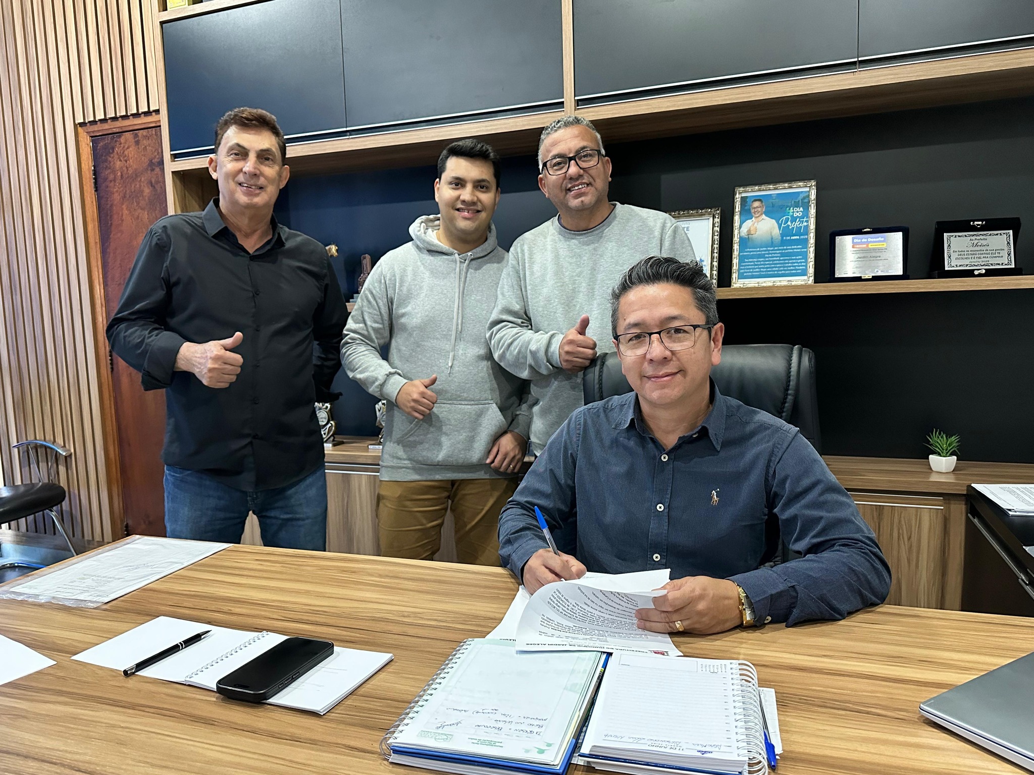 PREFEITURA DE JARDIM ALEGRE REALIZA PAGAMENTO DA PRIMEIRA PARCELA DO 13º SALÁRIO DOS SERVIDORES MUNICIPAIS