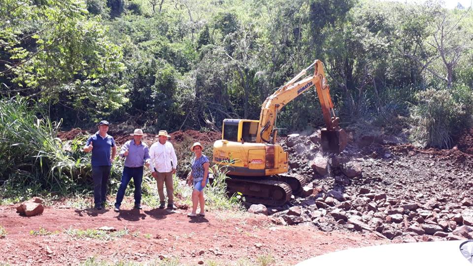 Construção de ponte no Rio Bananeira