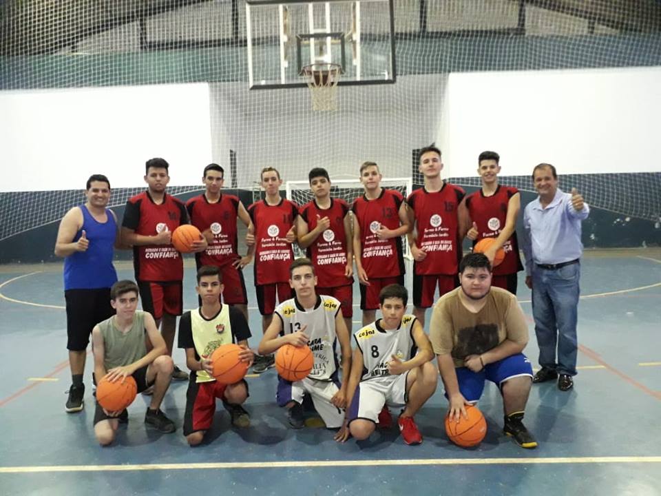 Prefeito Furlan acompanhou o treino da equipe de Basquetebol