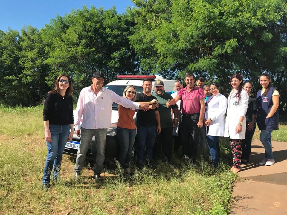 PREFEITURA ENTREGA AMBULANCIA O KM PARA ASSENTAMENTO OITO DE ABRIL