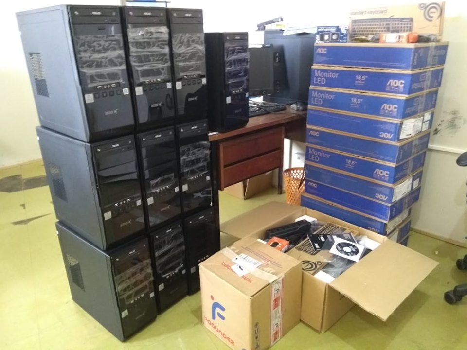 PREFEITURA COMPRA 36 COMPUTADORES PARA EQUIPAR ESCOLAS MUNICIPAIS