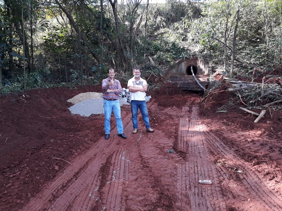 PREFEITO E VEREADORES VISITAM OBRAS EM ANDAMENTO: