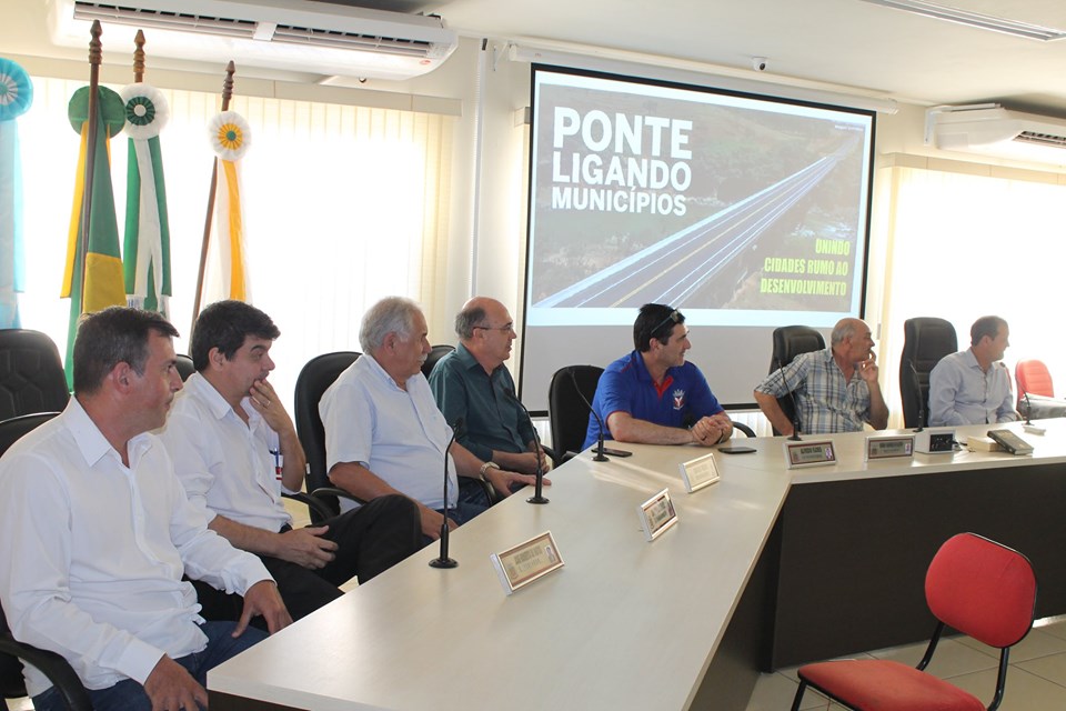 Ponte ligando municípios