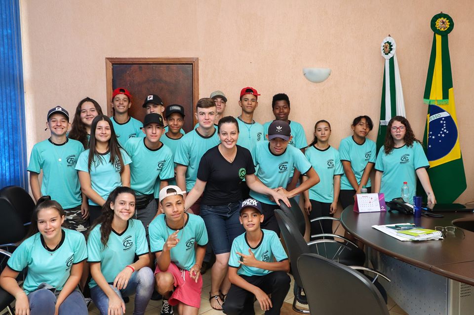 Prefeitura recebe a visita de alunos da Escola Anita Garibaldi solidários aos trabalhos da Administ