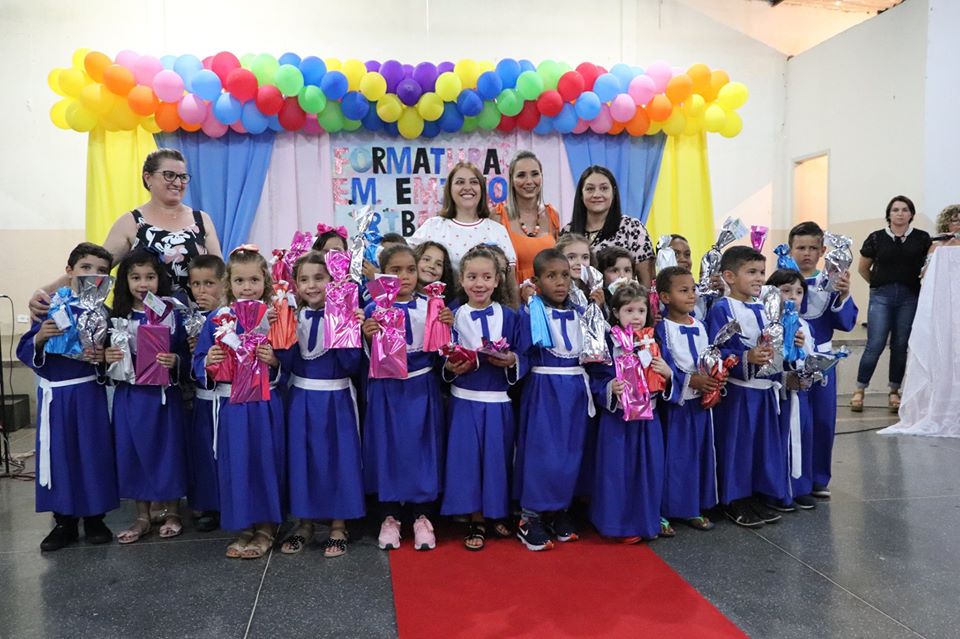 Creche e escolas de Jardim Alegre realizaram formaturas nesta terça-feira dia 10/12