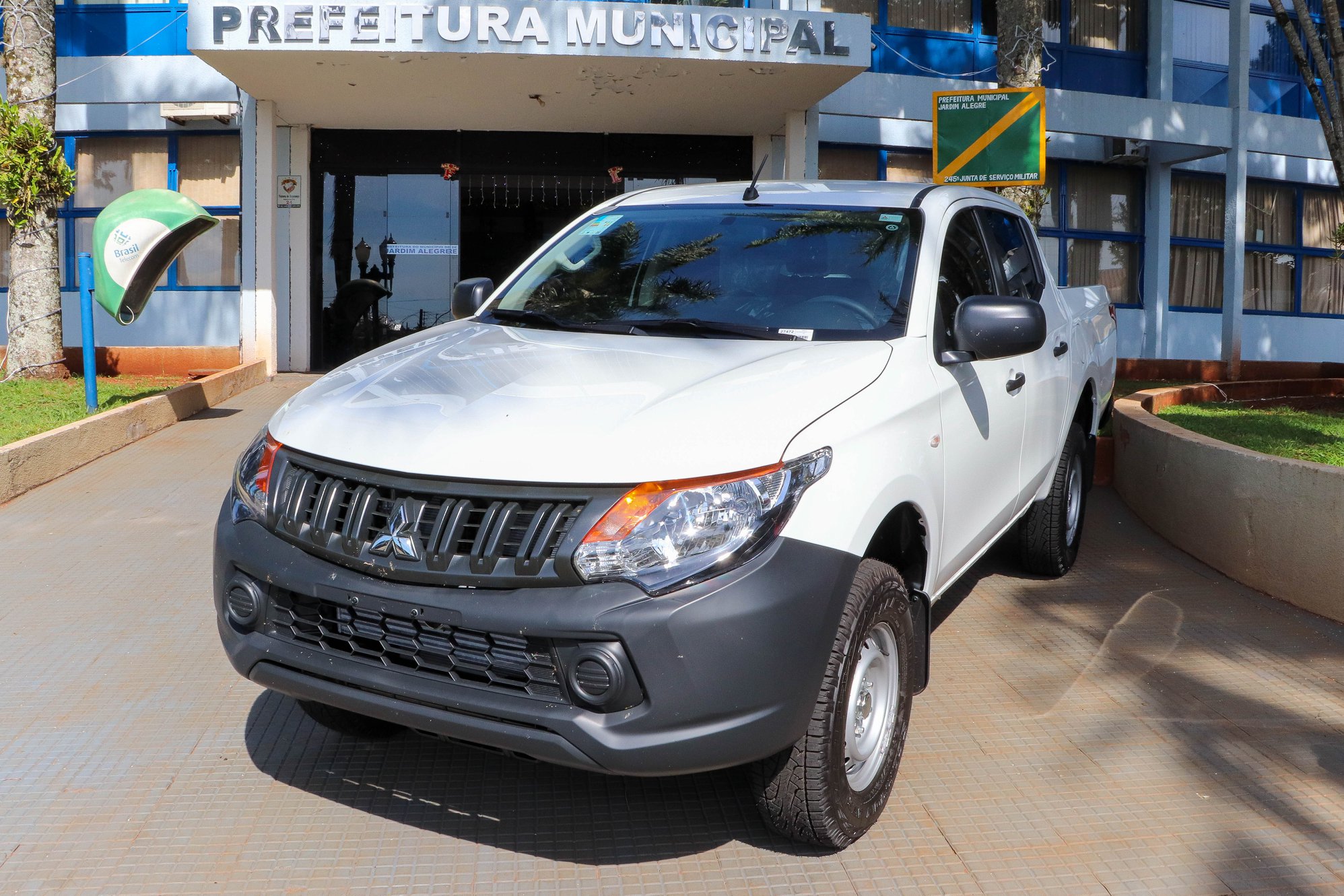 Secretaria de Saúde recebe novo veículo Mitsubishi L200 Triton com recursos da vigilância Sanitá