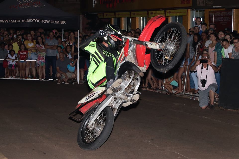 Equipe RADICAL MOTO SHOW se apresentou no dia 28 próximo à Praça da Igreja Matriz