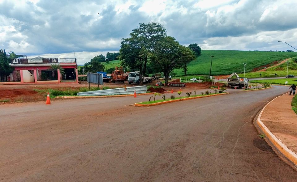 Prefeitura de Jardim Alegre inicia a implantação de postes de concreto para entrada de serviço de