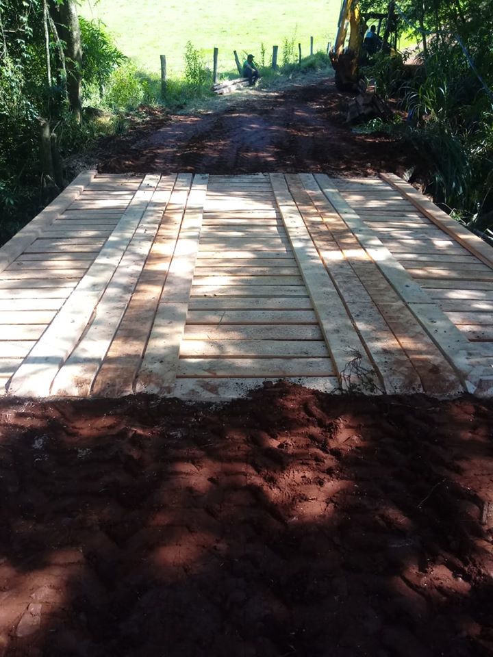 Prefeitura de Jardim Alegre constrói uma ponte no bairro Cascalho