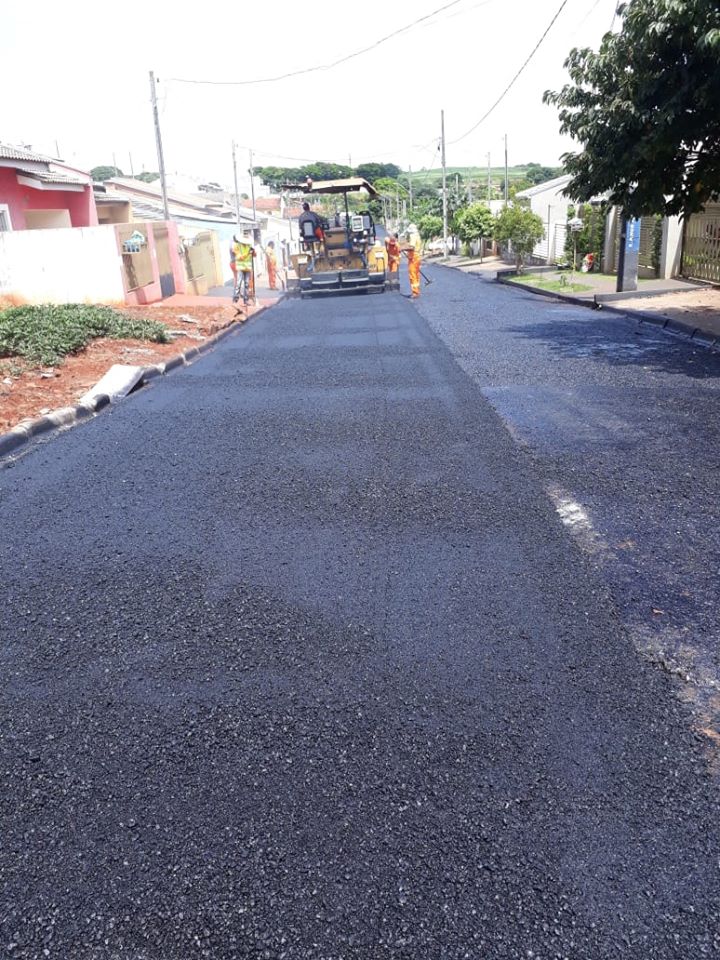 Pavimentação asfáltica na rua Amor Perfeito