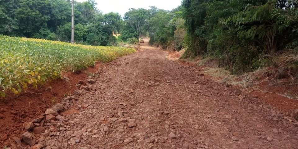 Cascalhamento na estrada que liga ao Patrimônio dos Baianos