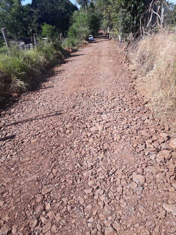 Cascalhamento na estrada após o patrimônio dos baianos