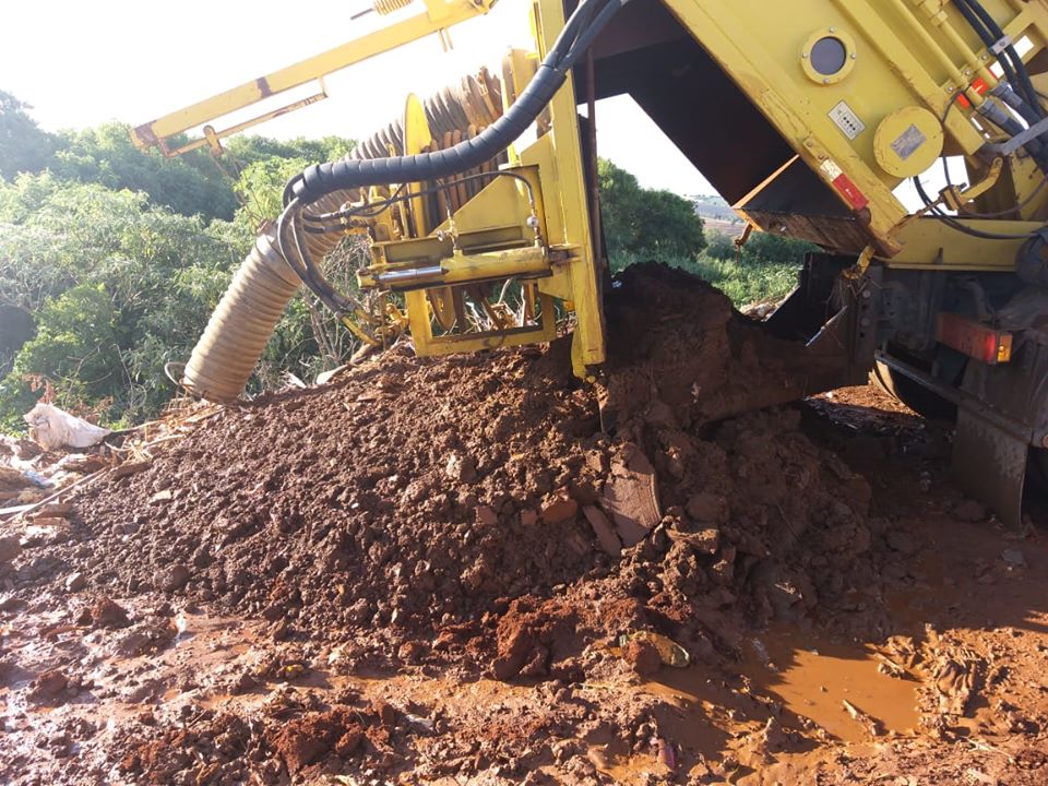 Limpeza em galerias de águas pluviais do município