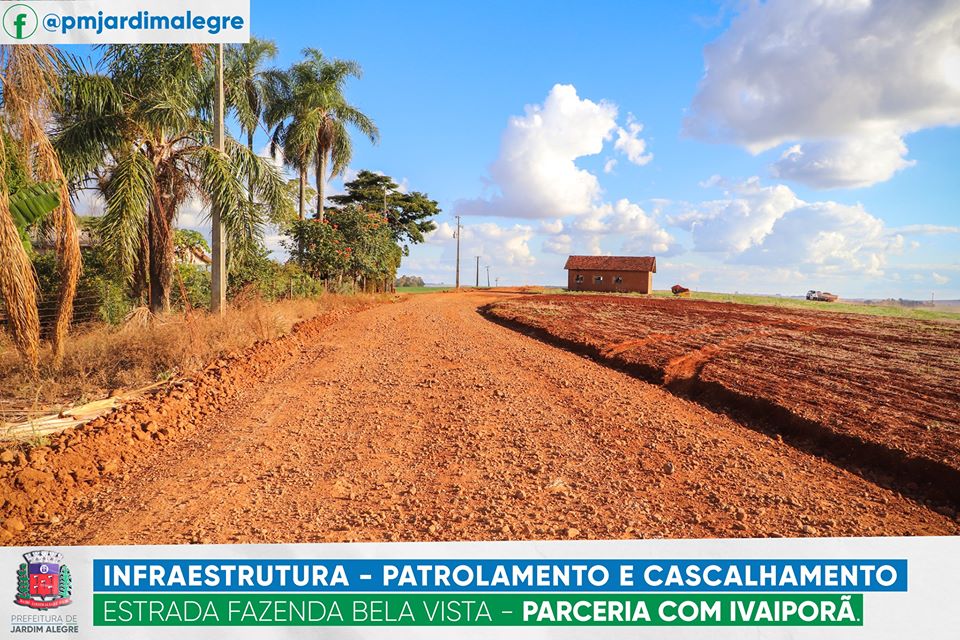 Obras de patrolamento e cascalhamento na estrada da Fazenda Bela Vista