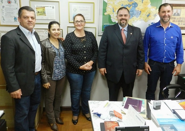 Prefeitos tratam temas com Deputado Artagão Junior