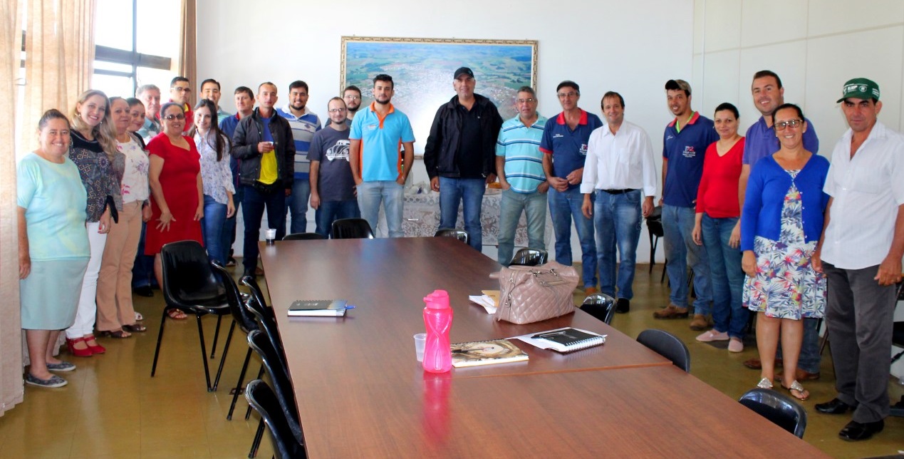 Prefeitura  de Jardim Alegre está realizando cursos e reuniões para implantação do Escritório d
